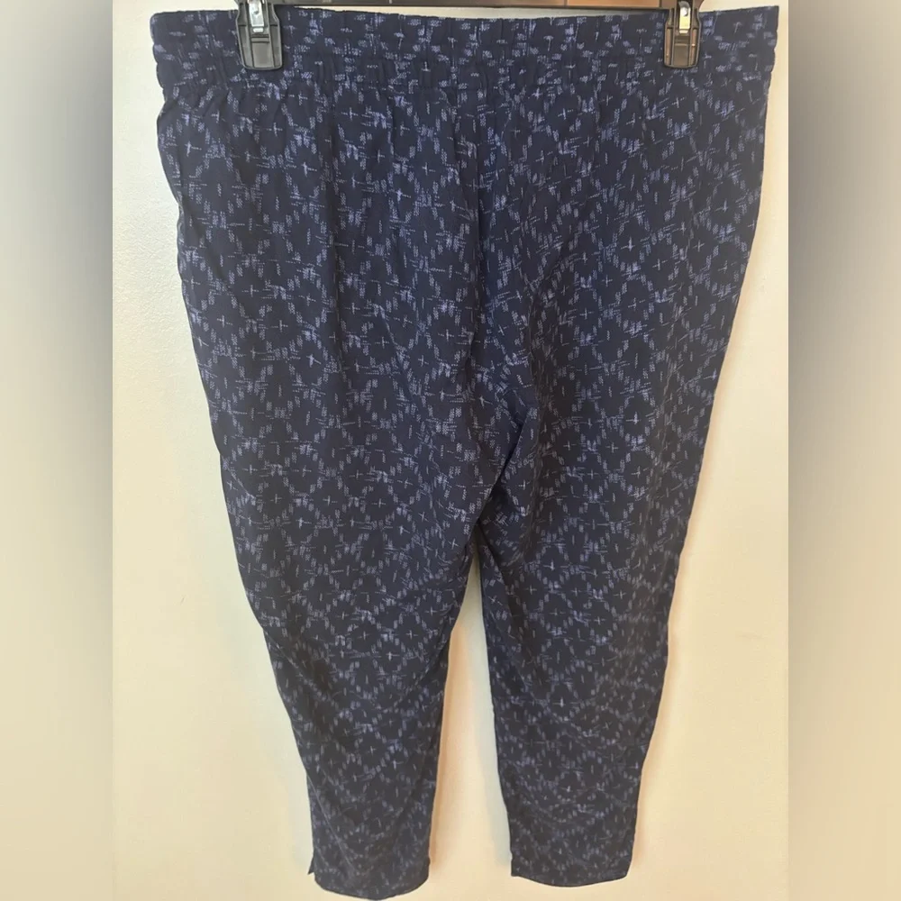 Old Navy patterned navy pant with contrast lite blue. - Picture 2 of 3